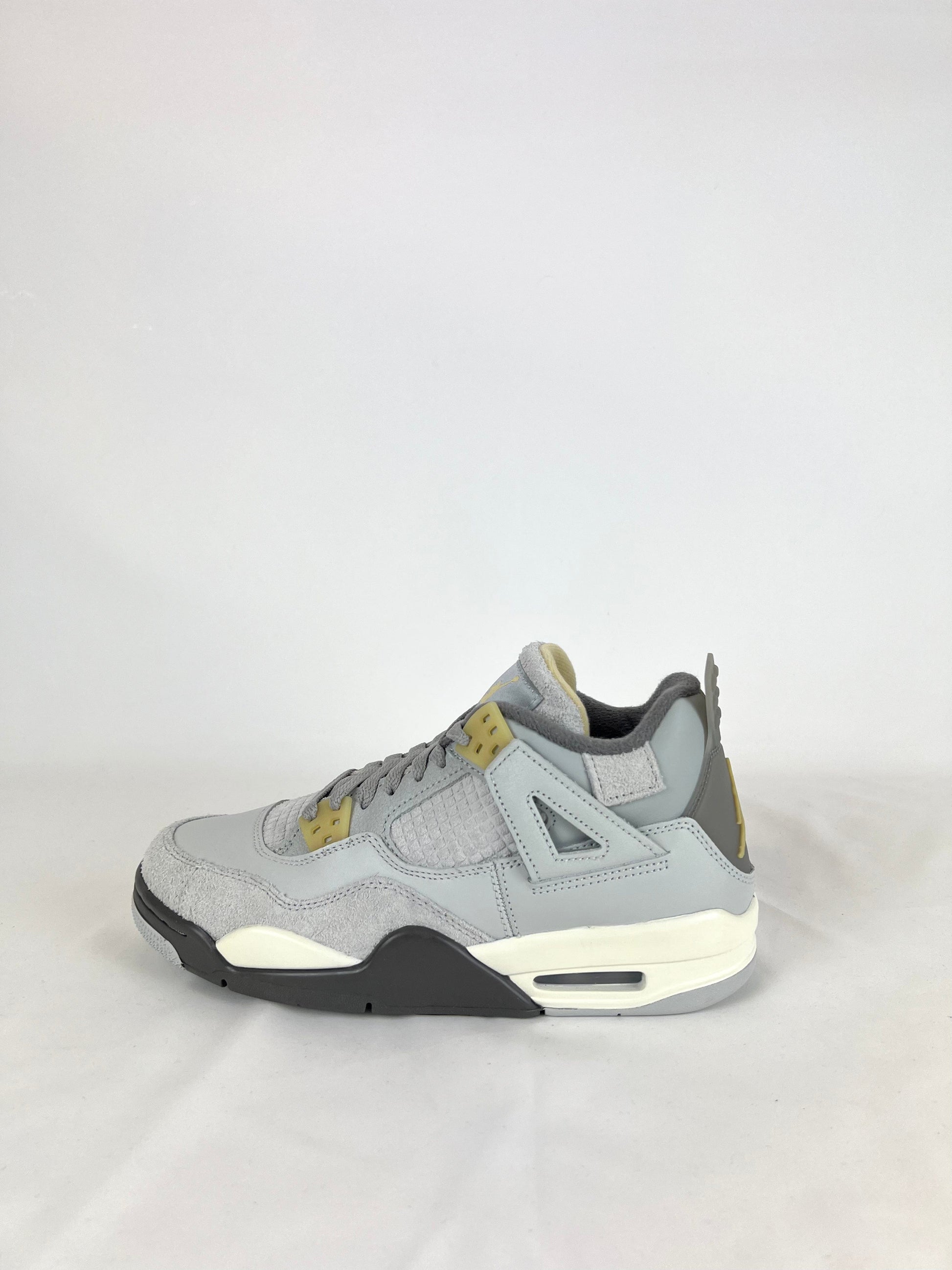 Jordan 4 Retro SE GS ‘Photon Dust’