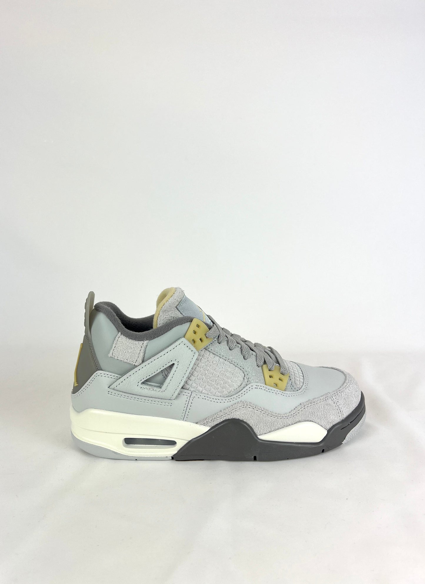 Jordan 4 Retro SE GS ‘Photon Dust’