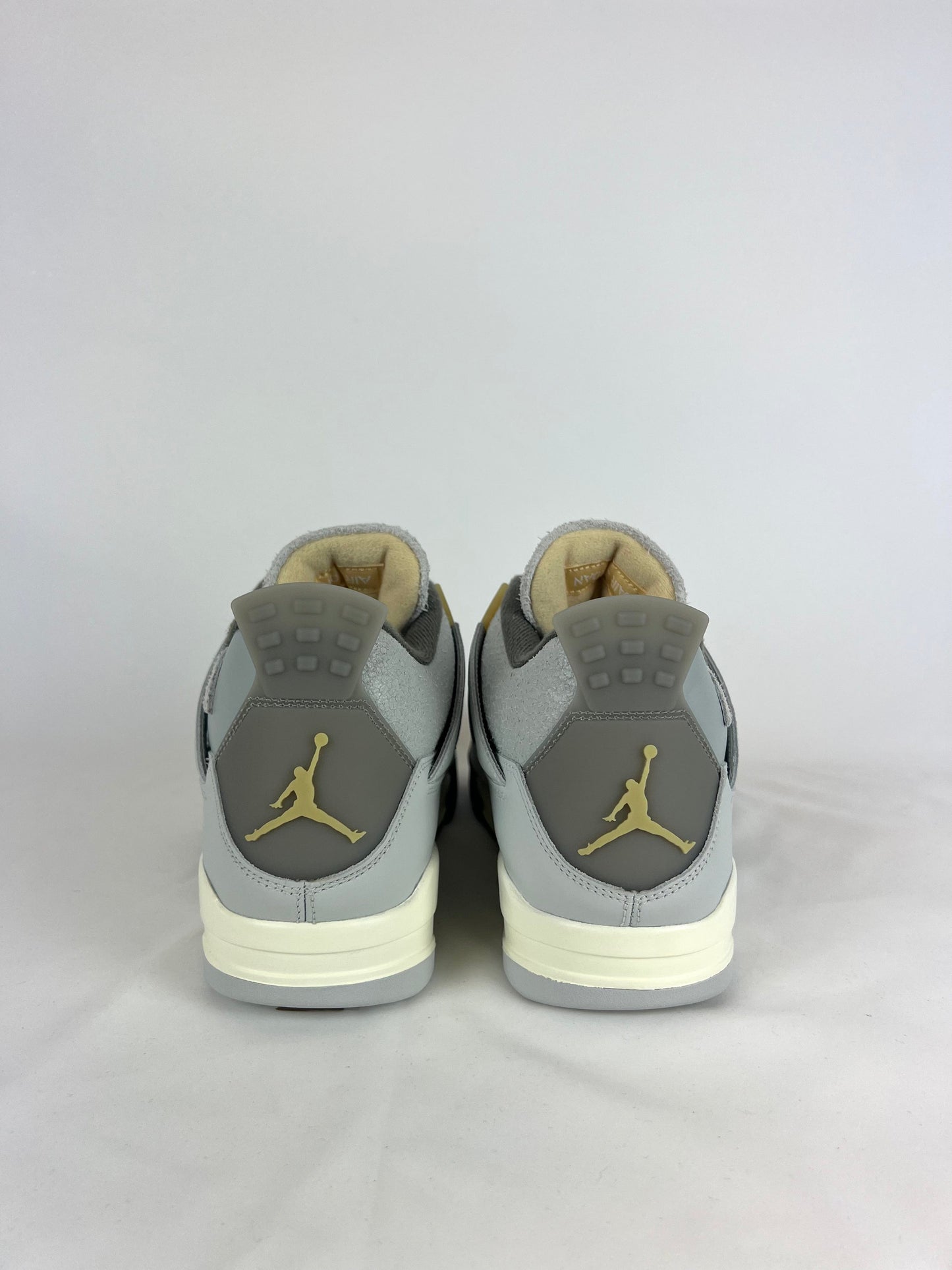 Jordan 4 SE Craft ‘Photon Dust’